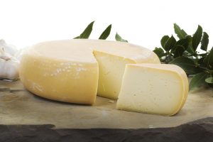 Roda de queijo artesanal maturado