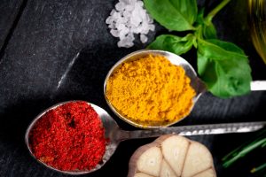 Exemplo de corante natural extraído de plantas e frutas